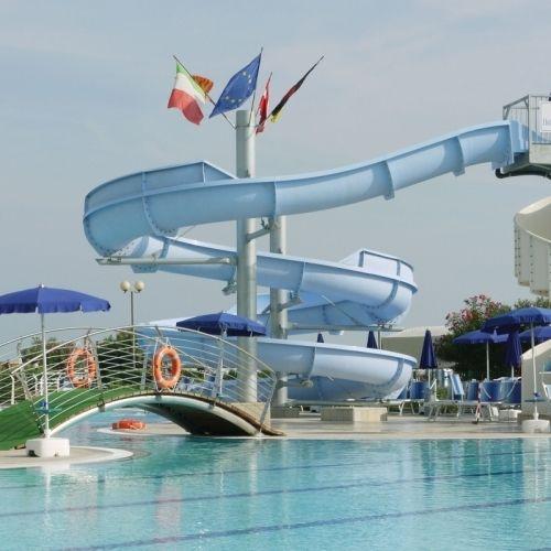 Scivoli della piscina dell' Hotel Lido di Bibione